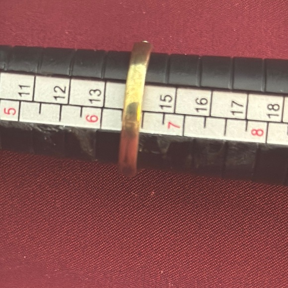 Vintage Gold and Silver Ring with Ornate Design - Picture 3 of 7